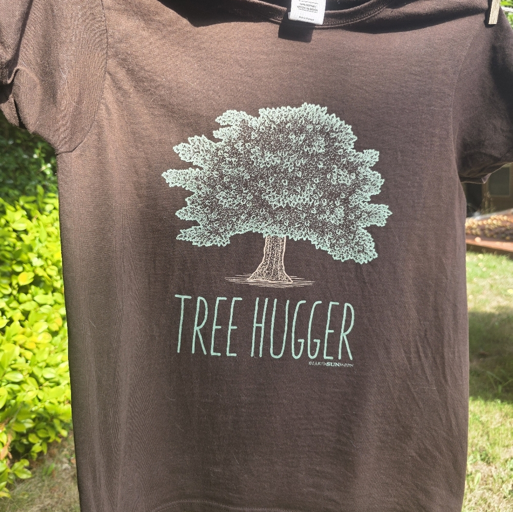Tree Hugger T-shirt, Brown. Size Medium.  Graphic By EarthSunMoon.